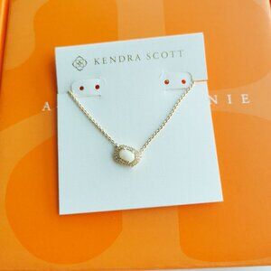 Kendra Scott Chelsea White Pearl Necklace / Gold